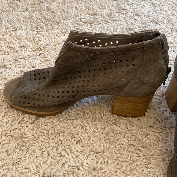 Dirty Laundry open toed sandals. Size 9.5 - Picture 3 of 6